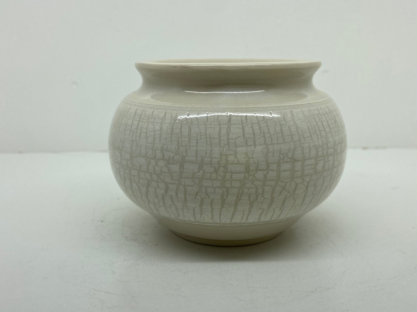 neutral white vessel