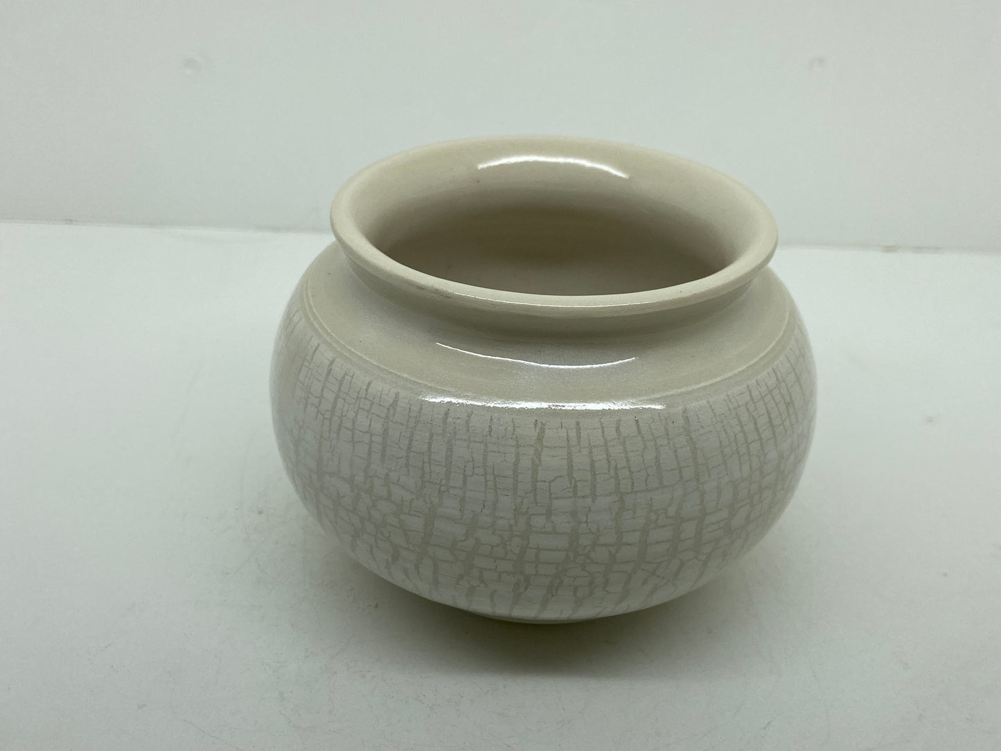 neutral white vessel